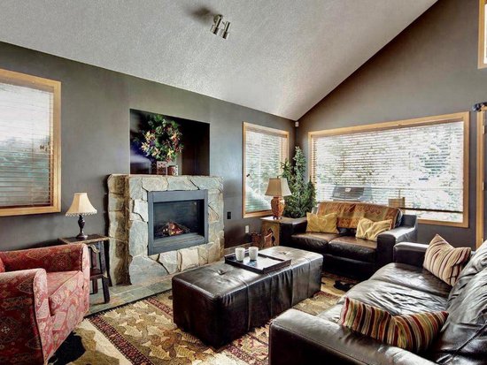 5 Bedroom Big White Vacation Rental - Snow Pine Estates