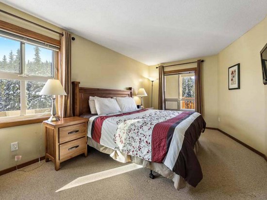 Sun Peaks 1 Bedroom Accommodation - Fireside Lodge - #4022